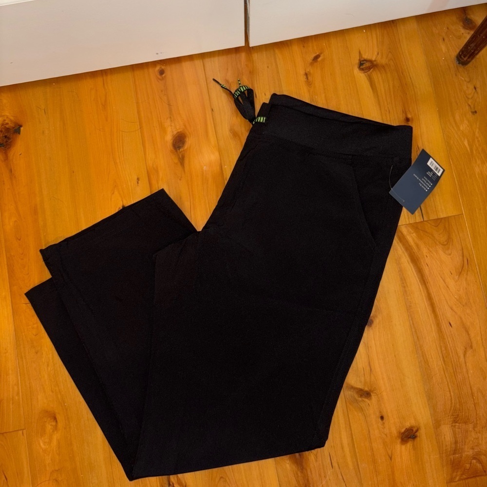Women’s med couture pants. NWT